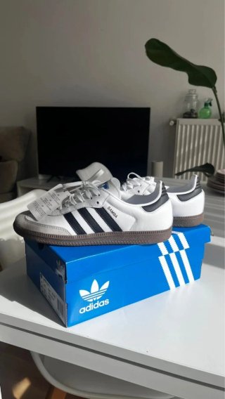 Adidas Samba Talla 39 Blancas y Negras