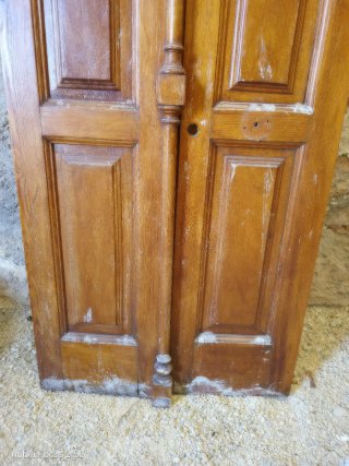 Puerta doble de madera