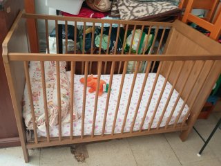Cuna de bebé con colchón viscoelástico