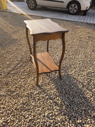 Mesita auxiliar de madera