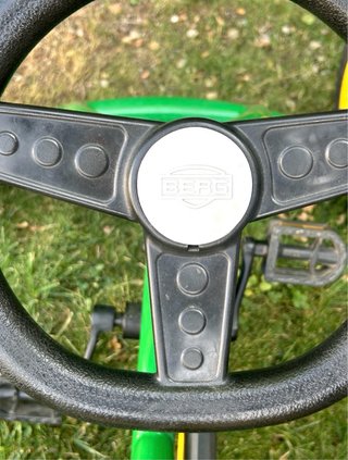 Coche pedales John Deere
