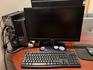 2 Ordenador con pantalla, teclado y ratón