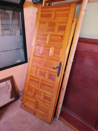 4 Puertas de madera maciza