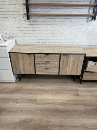 Mueble de madera y metal