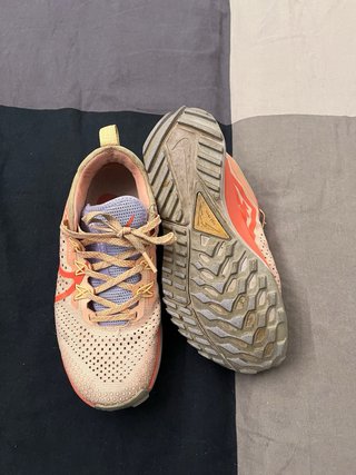 abbigliamento sportivo scarpe corsa nike asics