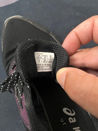 abbigliamento sportivo scarpe corsa nike asics