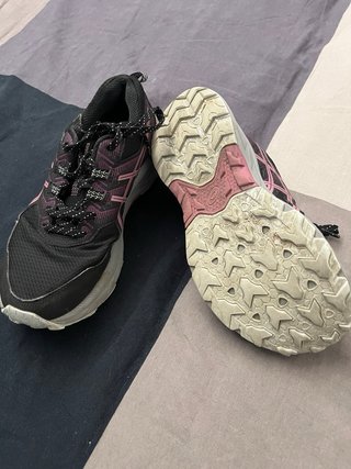abbigliamento sportivo scarpe corsa nike asics