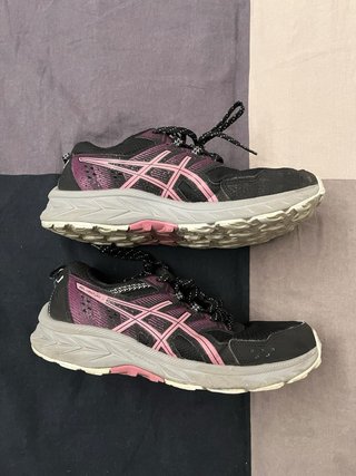 abbigliamento sportivo scarpe corsa nike asics