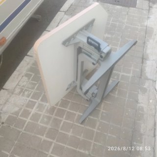 Mesa elevable Brusthe para caravana