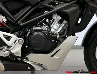 HONDA CB 125 R -APTA B Y A1-