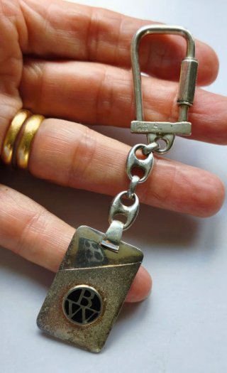 Llavero, broche y gemelos plata y acero