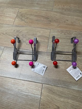 2 Perchas para puerta con bolas de colores