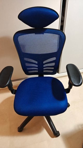 Silla de oficina ergonómica azul