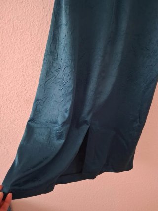 Vestido fiesta verde con detalles dorados