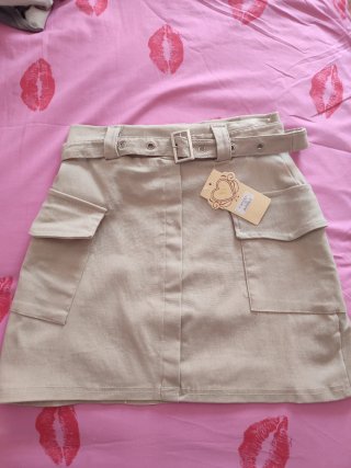 Falda beige Nueva