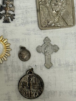 Objetos e insignias religiosas antiguas