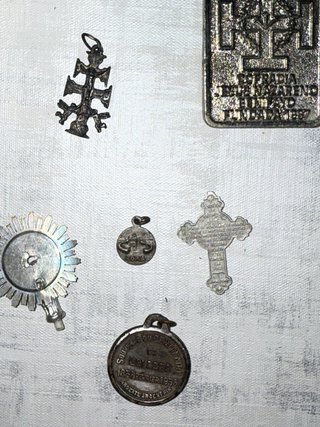 Objetos e insignias religiosas antiguas