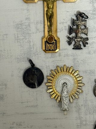 Objetos e insignias religiosas antiguas