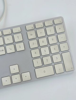 Teclado Apple A1243 Plata y Blanco