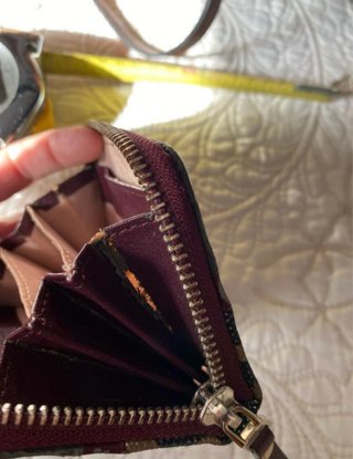 Cartera Tous Negra y Dorada