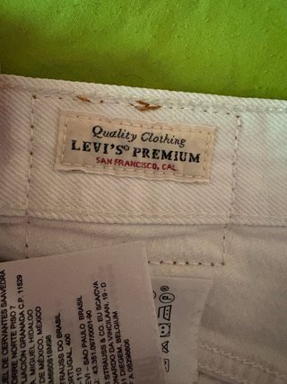 Levi's Shorts Blancos Bordados Flores