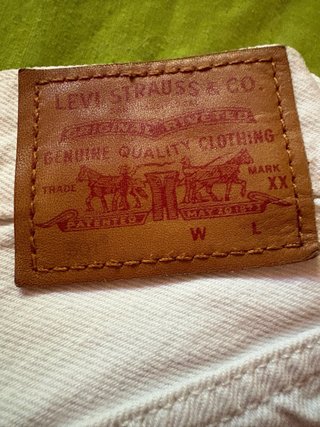 Levi's Shorts Blancos Bordados Flores