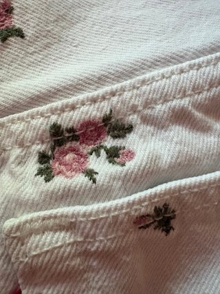 Levi's Shorts Blancos Bordados Flores