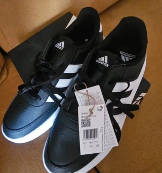 Zapatillas Adidas Negras y Blancas