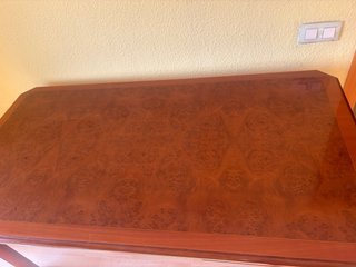 Mesa de comedor de madera