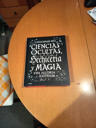 Libro ciencias ocultas, hechicería y magia.