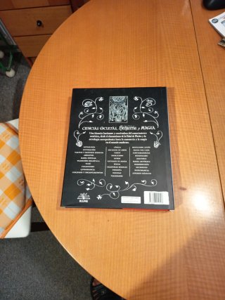 Libro ciencias ocultas, hechicería y magia.