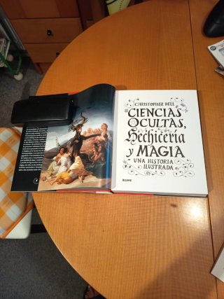 Libro ciencias ocultas, hechicería y magia.