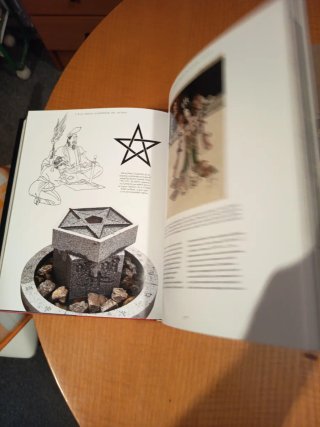 Libro ciencias ocultas, hechicería y magia.