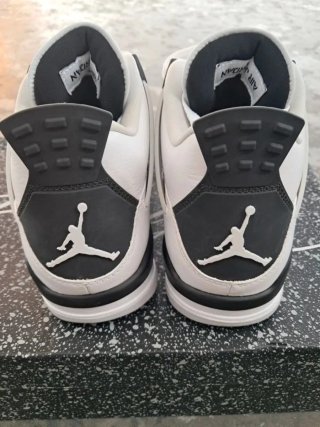Jordan 4 Retro Blanco y Negro Talla 41