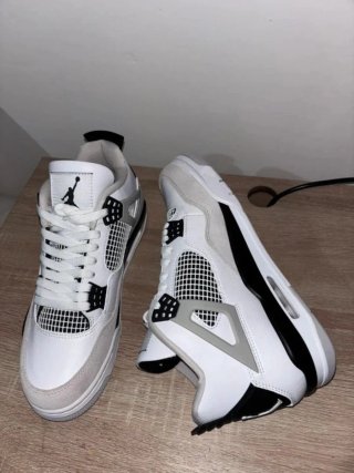 Zapatillas Jordan Talla 43 Blancas y Negras