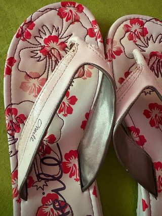 Chanclas Roxy Cuero Flores Rojas Blancas
