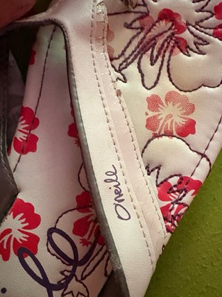 Chanclas Roxy Cuero Flores Rojas Blancas