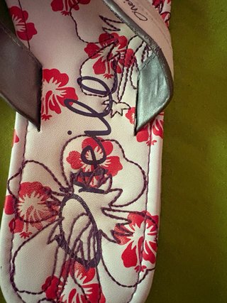 Chanclas Roxy Cuero Flores Rojas Blancas