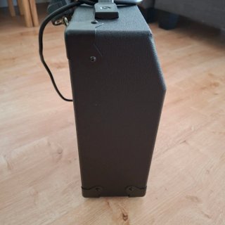 Bajo Ibanez Mikro color Nogal con amplificador 40w