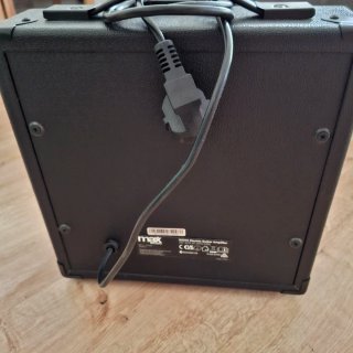 Bajo Ibanez Mikro color Nogal con amplificador 40w