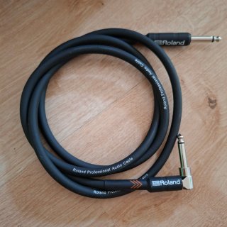 Bajo Ibanez Mikro color Nogal con amplificador 40w