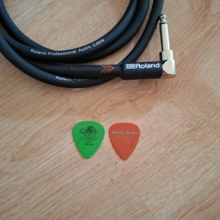 Bajo Ibanez Mikro color Nogal con amplificador 40w