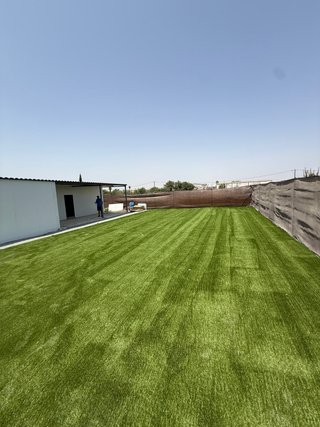 Venta e instalación de césped artificial nuevo.