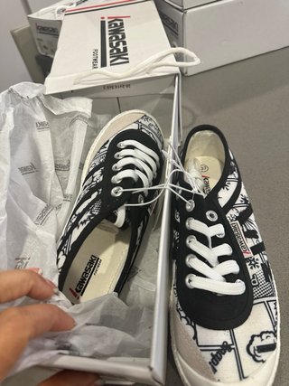 Zapatillas Kawasaki Cartoon Canvas Blancas/Negras