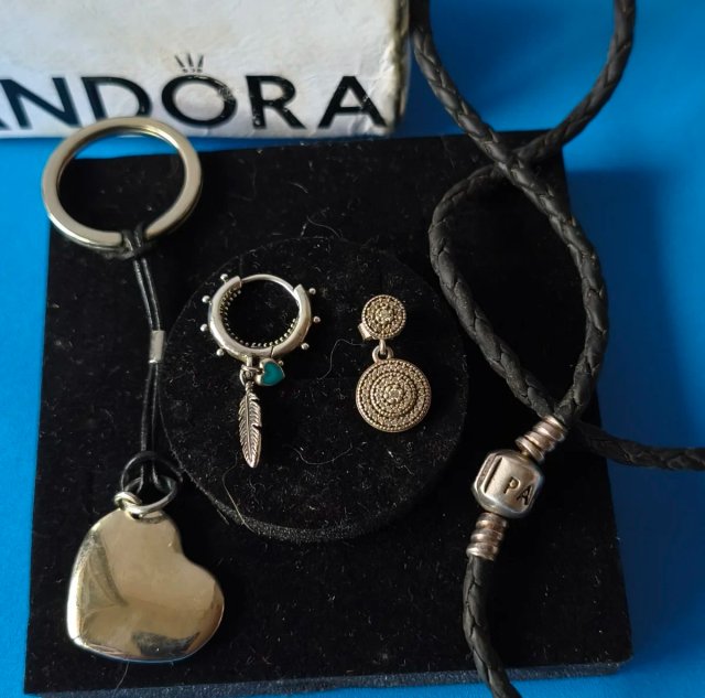 Llavero Cordón Pandora Corazón y Pendientes
