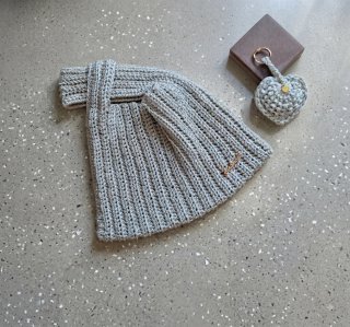 Borsa beige con portachiavi a cuore