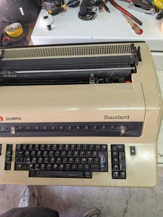 Macchina da Scrivere Elettrica Olympia Standard