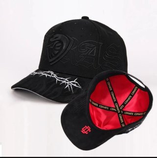 Gorra Negra con Diseño de Serpiente y Rosas