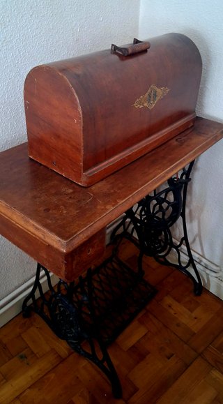 Máquina de coser SINGER antigua
