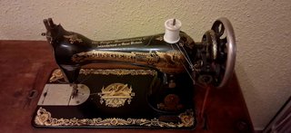 Máquina de coser SINGER antigua